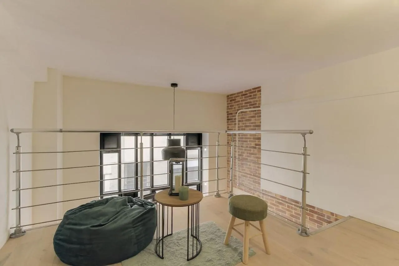 Loft Design For 4 People In Heart Of Apartment *